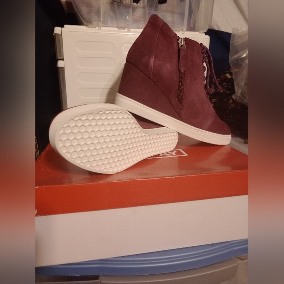 MAROON PIC AND PAY WEDGES NWT NIB 7 1/2M - Picture 3 of 9